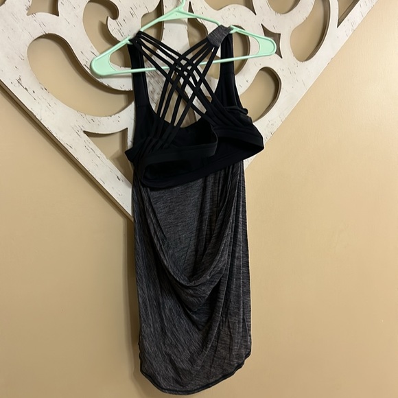 Lululemon - Picture 2 of 4